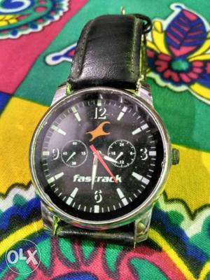 4 months old single handed used fastrack A337 for
