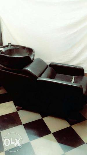 Black Leather Salon Chair With Basin