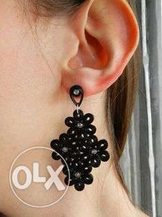 Black colour earrings made by quilling paper