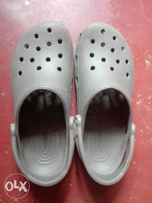Crocs men flip flops Size 8 Coulor grey