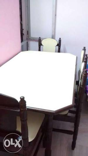 Dinning table with 6 Chàirs, Good Condition Best