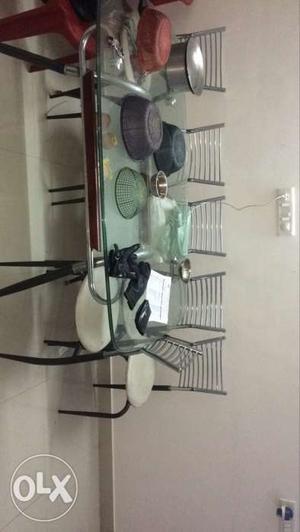 Good looking daining table with six chair