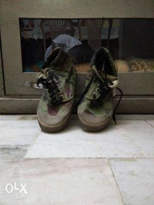 Green-and-brown High Top Army shoes hurry!!