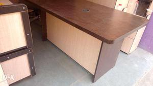 Office Table New Condition size 5/2.5