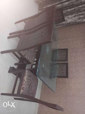 Six sitter dining table in a good condition for sell