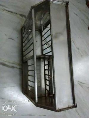 Steel Bartan stand in excellent condition