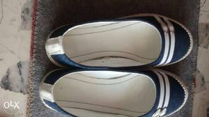 Women's Pair Of Blue-white Flats