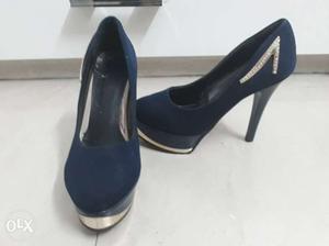 6 inches navy blue heels.. used 6 months.. good