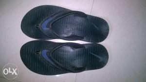Black-and-blue Nike Flip-flops