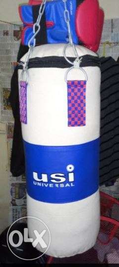 Boxing Punching Bag filled (60 cm) + 2 pair new gloves,