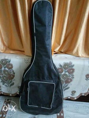 Gibson guitar 3 months used new strings + with