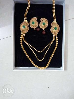 Gold-colored Necklace And Drop Earrings Set