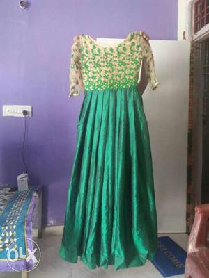 Green gown... silk cloth urgent for sale