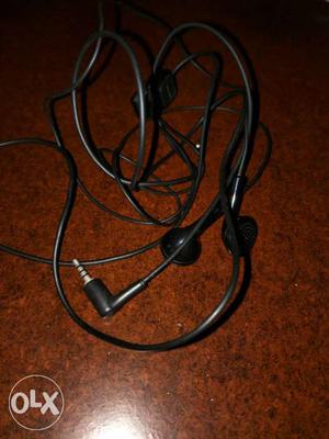 Nokia Black And Gray Corded Earphines