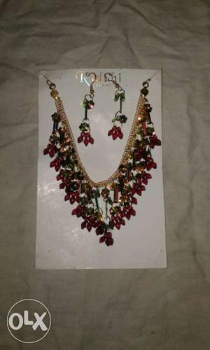 Red And Green Floral Bib Necklace And Drop Earrings Jewelry