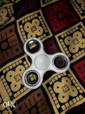 White 3-winged Hand Spinner