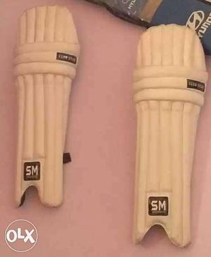 White SM Cricket Knee Pads