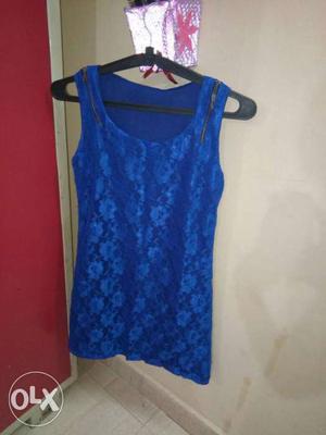 Blue Scoop-neck Sleeveless Top