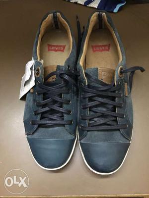 Brand new levi's leather sneakers