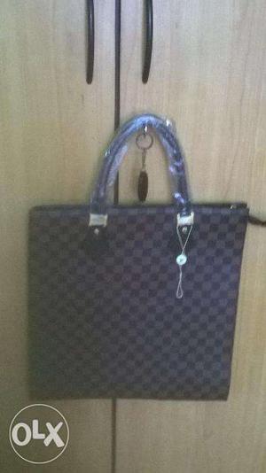 Branded Louis Vuitton hand bag, brown colour,