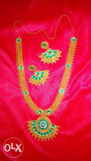 Embellished Gold-colored Pair Of Earrings And Bib Necklace