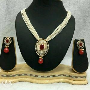 Gold-colored And Red Gemstone Pendant Necklace With Earrings