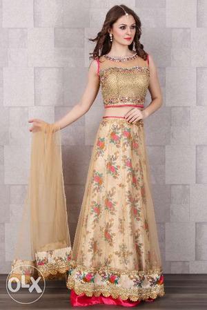 It's a beautiful lehnga, with heavy embroided