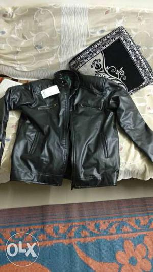 Leather jacket L size.not used..