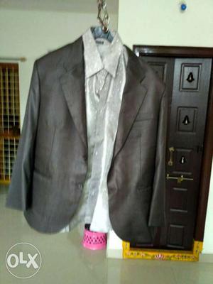 Men's Brown Formal Suit with Shirt(XL-40size).. urgent