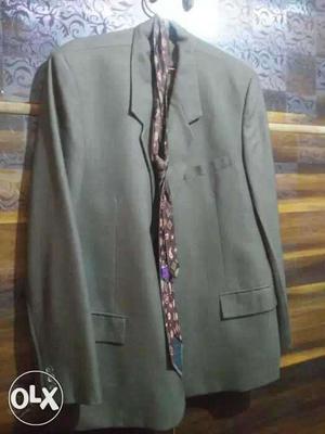 Men's Brown wedding type Suit With Tie And Pant.42 size..