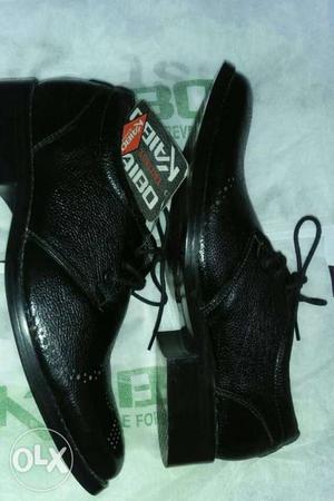Men's Pair Of Black Kaibo Leather Dress Shoes