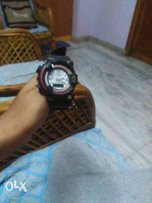 Round White Digital Watch With Black Link Strap