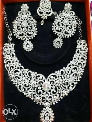 Silver-colored Chain Chandelier Necklace With Earrings