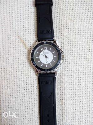 1 month old wrist watch.selling because I bought