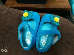 21 no. kids size. age: 6-12 months new pair...