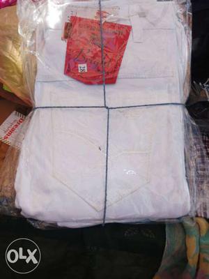 250 white jeans size 28 to 32 contact