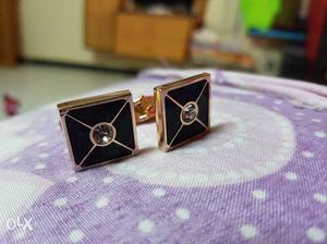 700 rs each cufflinks a good style statements for