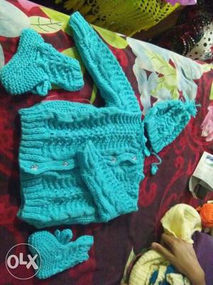 Baby suit with cap and socks.