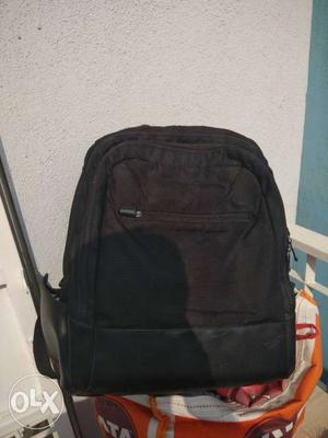 Bag in a good condition need repairing on one