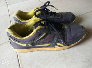 Black-and-yellow Speed Athletic Shoes