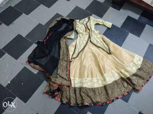 Hardly used, ghagra choli suitable for 6 to 8 yrs