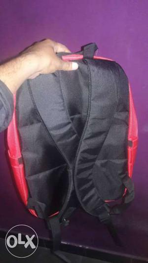 Hi i want sell my new FERRARI Original BACKPACK