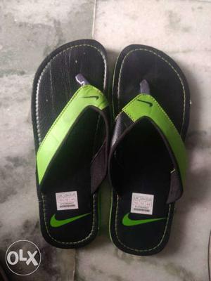 Nike's Men Chroma Green & Black Slippers (MRP 799)