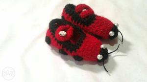 Red-and-black Knitted Shoes