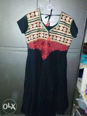 Short sleeves black top with red print lessely