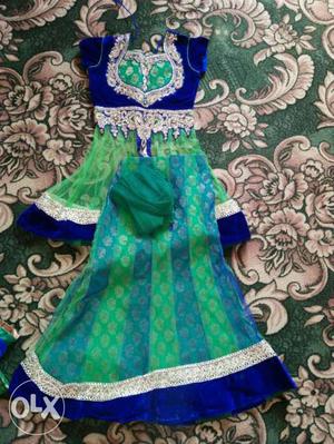 Size 20.age 4-5.green n blue colour.very good