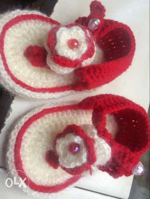 Woolen baby first foot wear. chk the quilty and