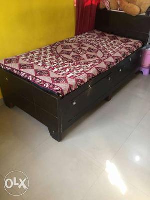 3*6 single bed, quality used. available for sale