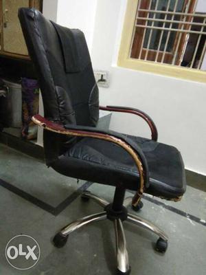 Aaram dayak rolling chair 900 rs