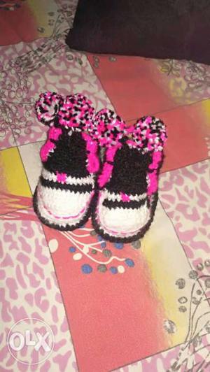 Baby shoes made by wool